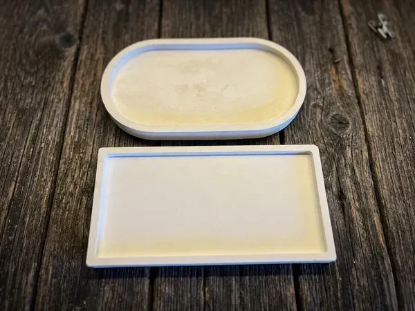 Bandeja de yeso blanca hecha a mano